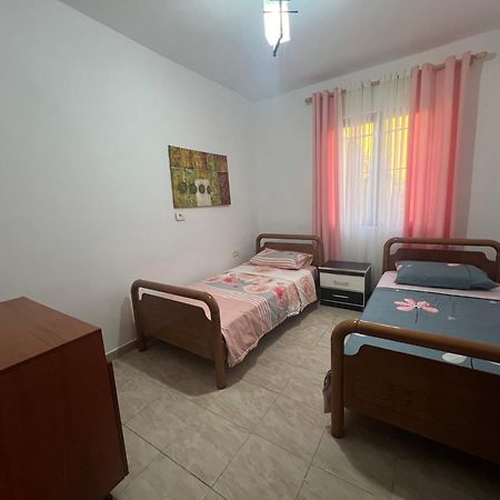Lovely Spacious House With Big Garden Elbasan Exterior foto